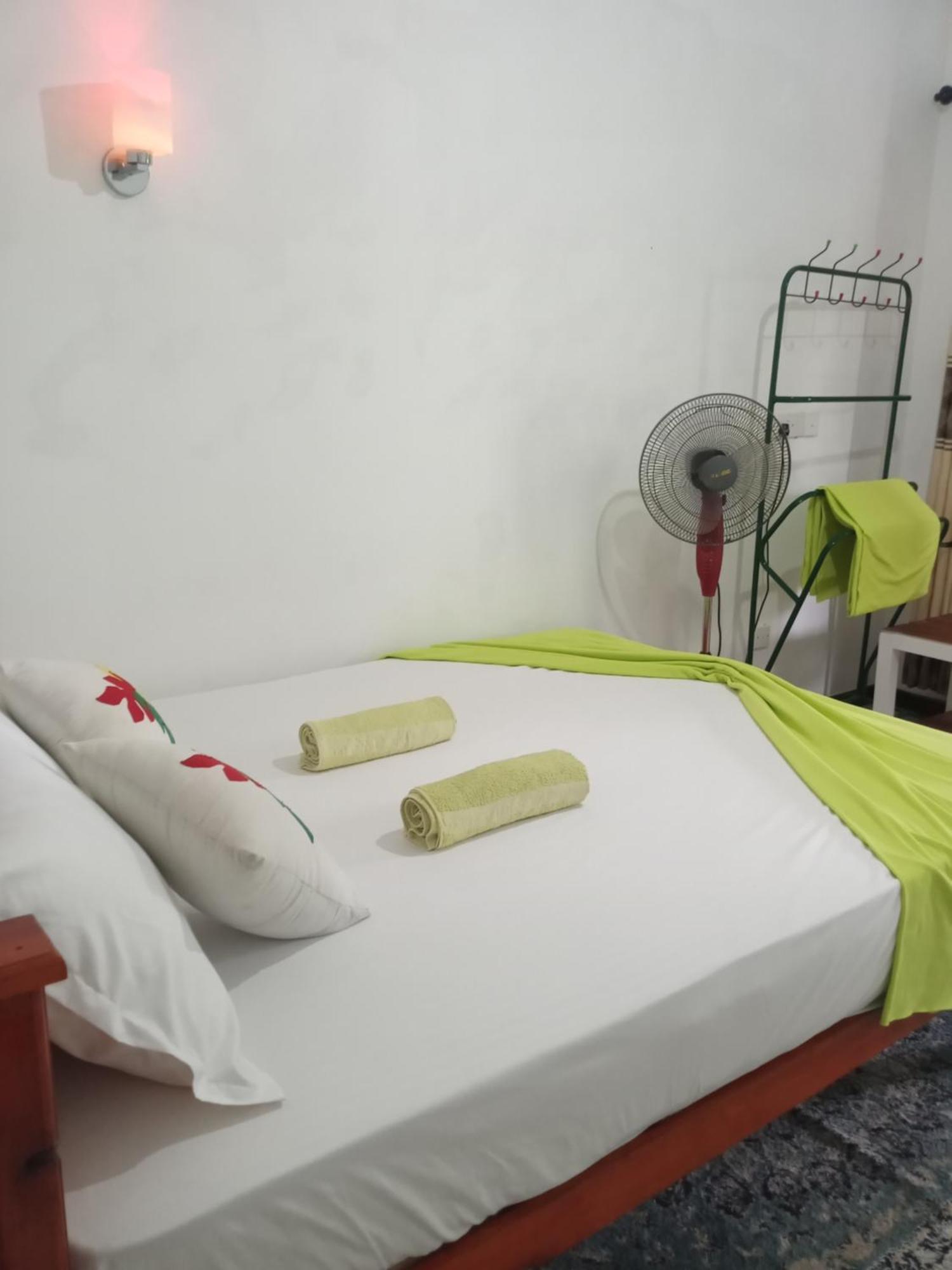 Mature Home Ella Cameră foto