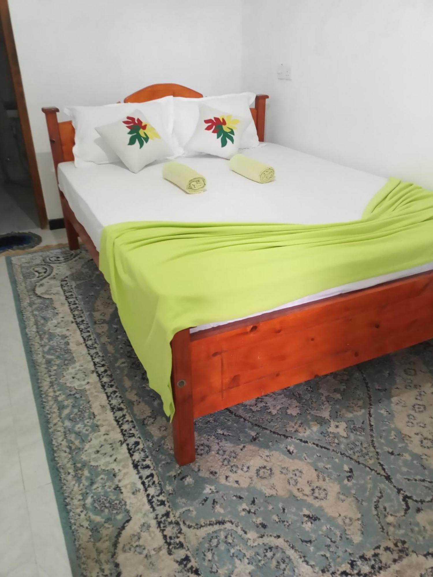 Mature Home Ella Cameră foto